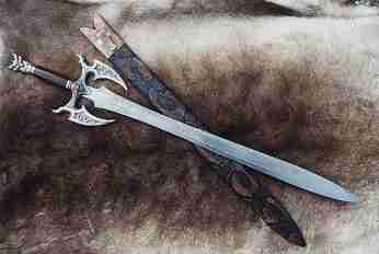 Dragon sword.jpg (6300 bytes)