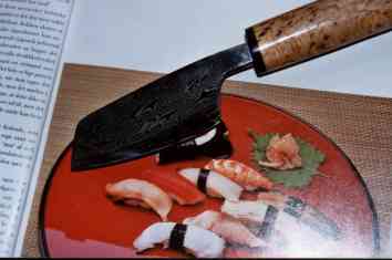 small sushi knife.jpg (8695 bytes)